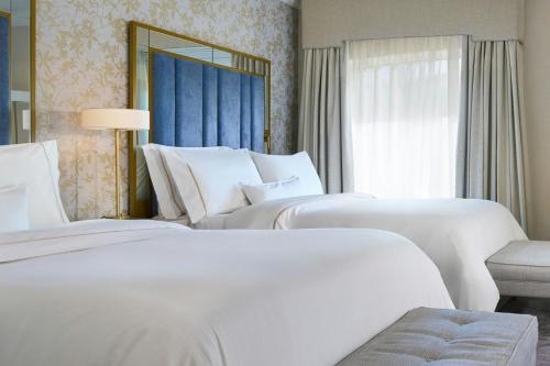 Deluxe Double Room with Two Double Beds and Atrium View