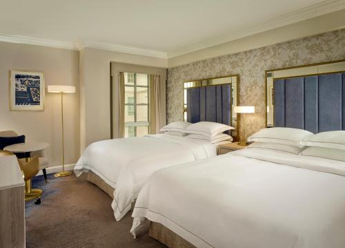 Deluxe Double Room with Two Double Beds and Atrium View