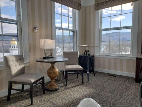 Mountain View Cupola Suite