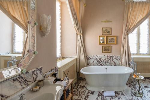 Deluxe Double or Twin Room with City View