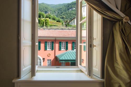 Deluxe Double or Twin Room with City View