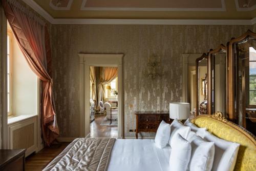 Suite with Lake View