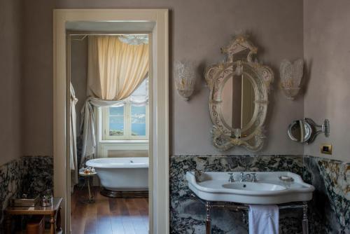 Suite with Lake View