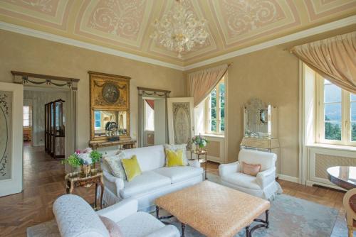 Suite with Lake View
