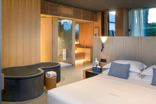 Deluxe Suite - Spa Suite