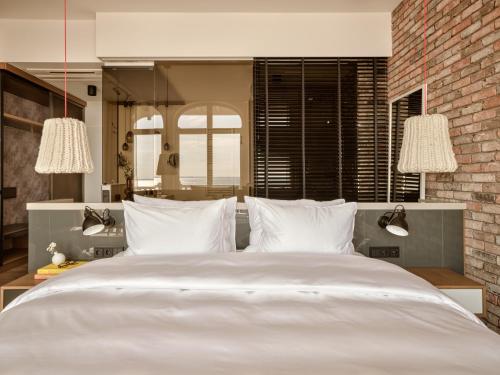 Deluxe Double Room with Balcony and Sea View