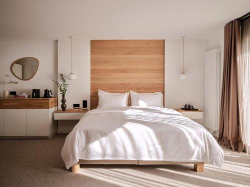 Deluxe Double Room with Balcony and Sea View