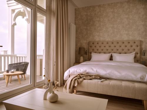 Deluxe Double Room with Balcony and Sea View