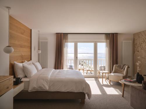 Deluxe Double Room with Balcony and Sea View