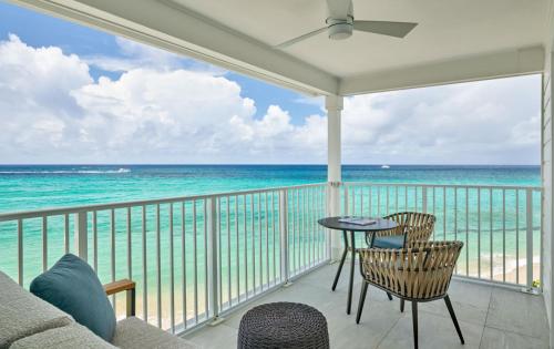 High Floor, Oceanfront, 1 King Room with Sofa Bed and Terrace