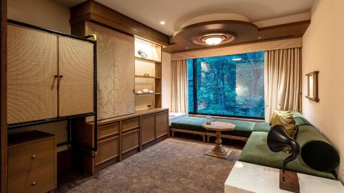Comfort Suite Twin with Hot Spring Bath