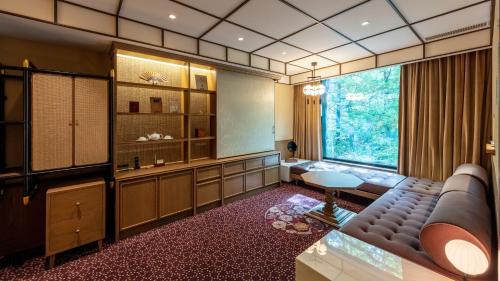 Comfort Suite King with Hot Spring Bath