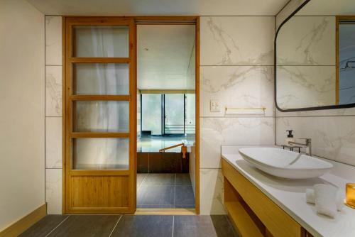 Precious Suite Twin with Hot Spring Bath