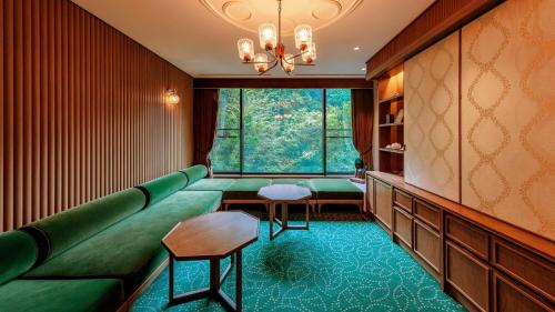 Fufu Luxury Corner Suite with Hot Spring Bath