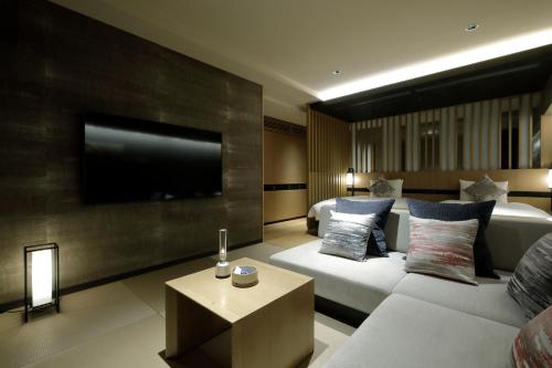 East Wing-Twin Room with Open-Air Bath Japanese Style /  Japanses Dinner Entry 19:00～20:00