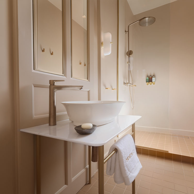 Echo Suite with Balcony 