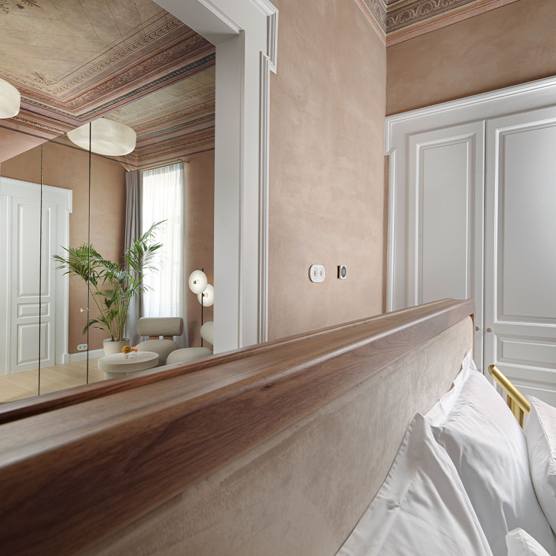 Acanthus Suite with Balcony