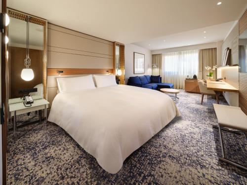 Classic King Room with City View
