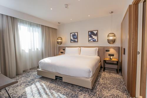 One-Bedroom Suite with Club Lounge Access