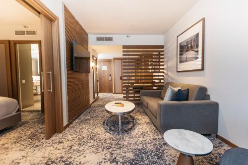 One-Bedroom Suite with Club Lounge Access