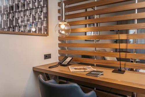 One-Bedroom Suite with Club Lounge Access