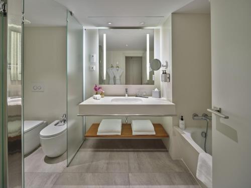 Intercontinental Club Twin Room - Non-Smoking