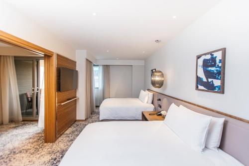 One-Bedroom Twin Suite with Sofa Bed and Balcony