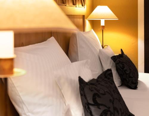 Double Room Premium on Ground Floor and Street Side - No Lake View