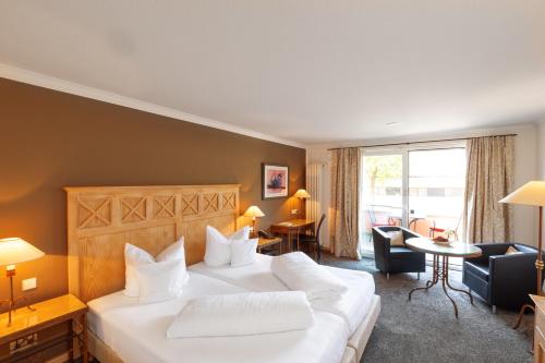 Double Room Premium on Ground Floor and Street Side - No Lake View