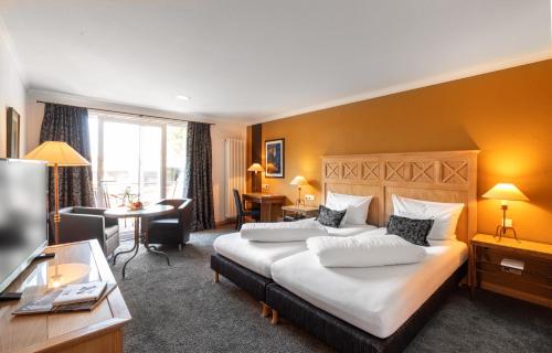 Double Room Premium on Ground Floor and Street Side - No Lake View