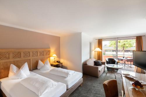 Double Room Premium on Ground Floor and Street Side - No Lake View