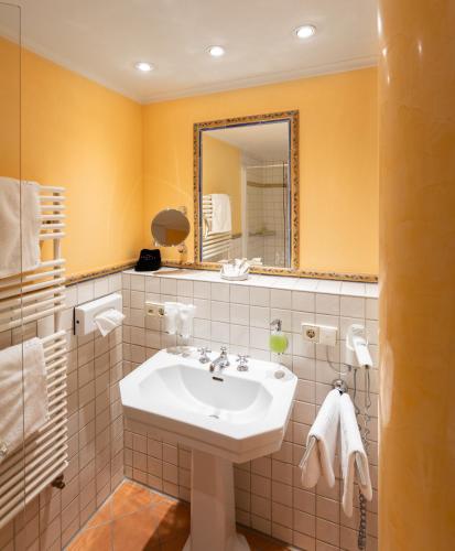 Double Room Premium on Ground Floor and Street Side - No Lake View