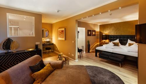 Junior Suite with Lake and Mountain View
