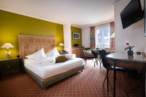 Comfort Double Room with Lake and Mountain View