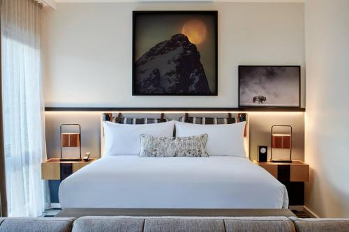 Junior King Suite with Sofa Bed and Fireplace - Top Floor