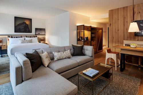Junior King Suite with Sofa Bed and Fireplace - Top Floor