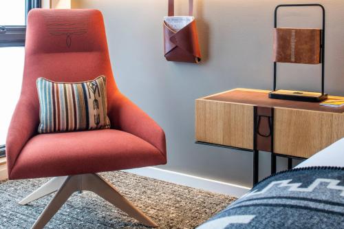 Junior King Suite with Sofa Bed and Fireplace - Top Floor
