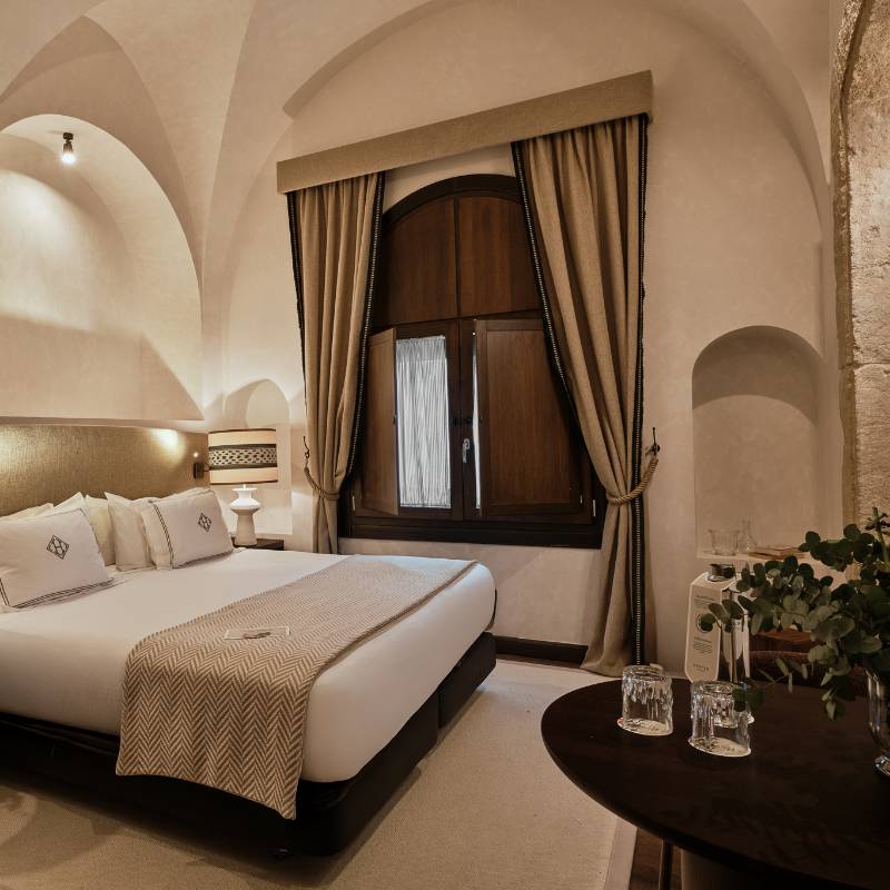 Deluxe Room - 1 King Bed