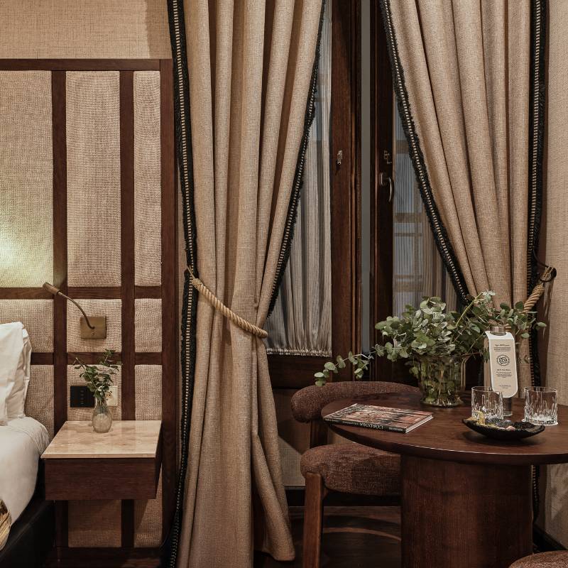 Deluxe Room - 1 King Bed