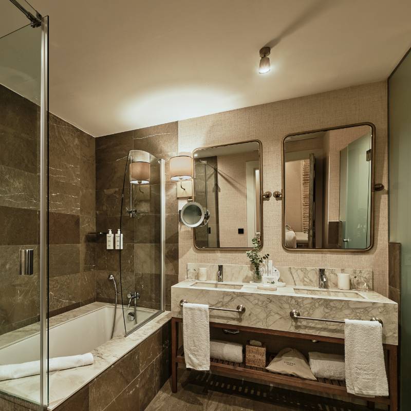 Deluxe Room - 1 King Bed