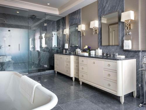 Royal Suite with Lounge Access and Harbour View