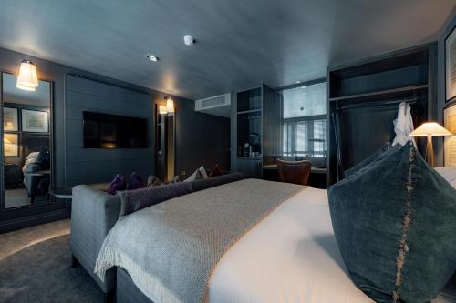 Superior King Room 