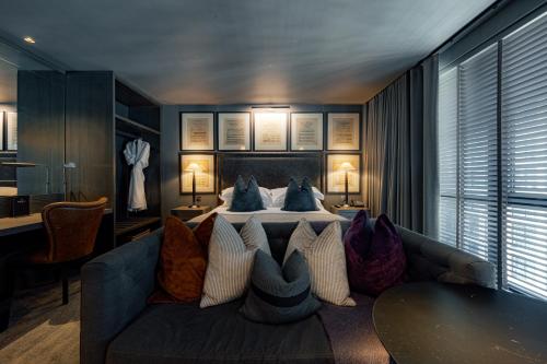 Superior King Room 
