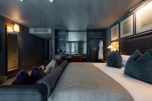 Superior King Room 