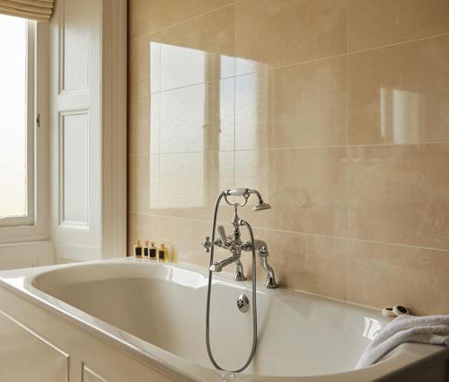 Deluxe Suite with Sea View