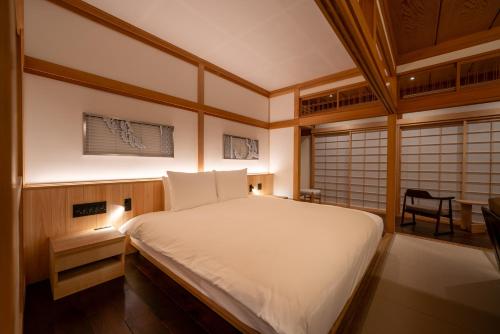Suite with Mountain View - Annex Building - 113