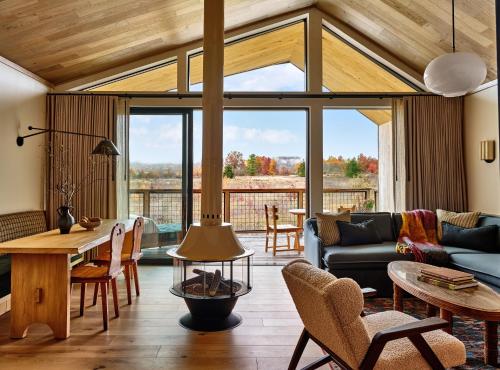 Suite with Mountain View