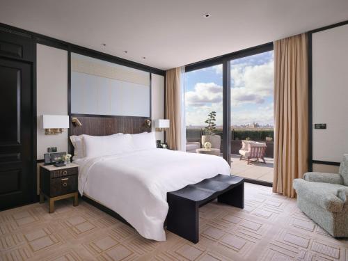 Grand Premier Terrace Suite King