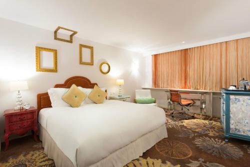 Deluxe King or Twin Room with Extra Bed