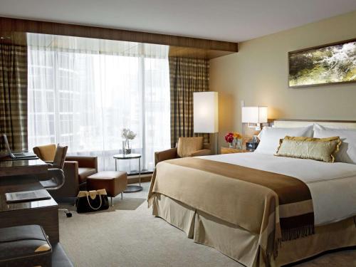 Fairmont Gold King Jetted Tub - Nonsmoking
